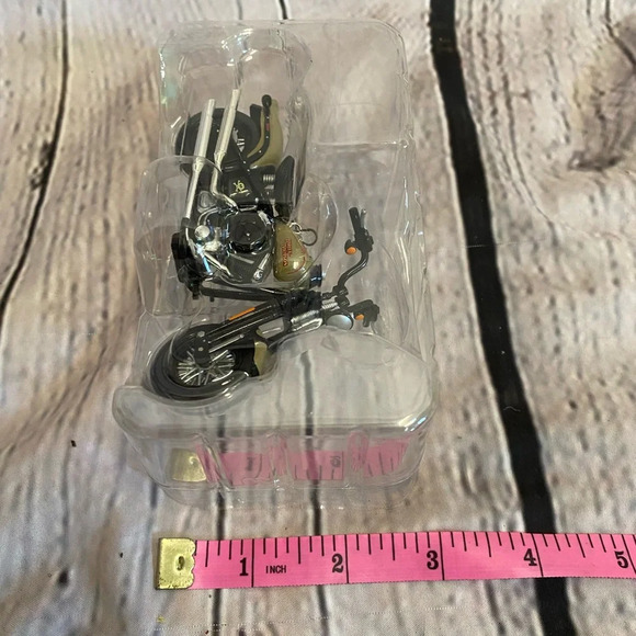 2010 Hallmark Christmas Ornament 2009 Softail‎ Cross Bones Harley Davidson - Picture 2 of 6